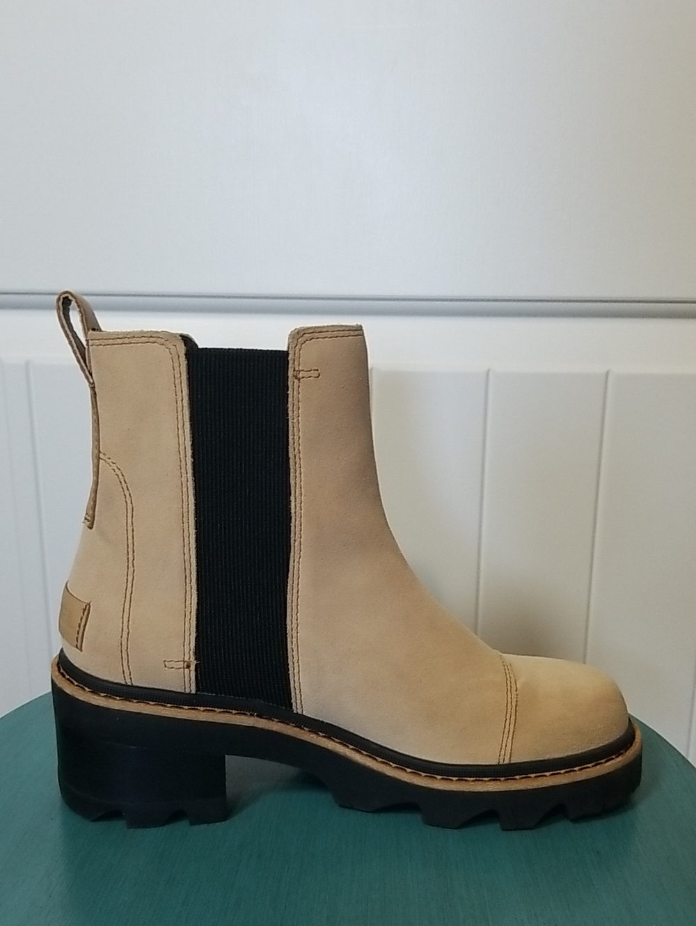 Sorel Women's Tan Suede Chelsea Lug Boots Size 8 - Picture 6 of 10